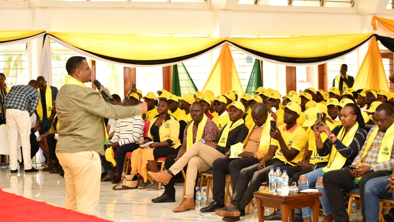 UDA Party took it’s fourth round of the Comrades Chapter to Kisumu City, where it engaged university and tertiary college students on a raft of issues of their interests.